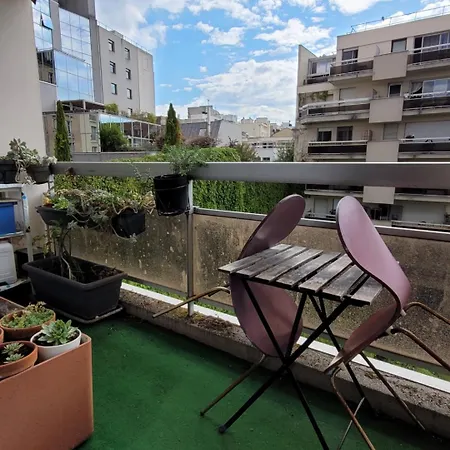 Lumineux Terrasse Calme Proche Metro Apartment